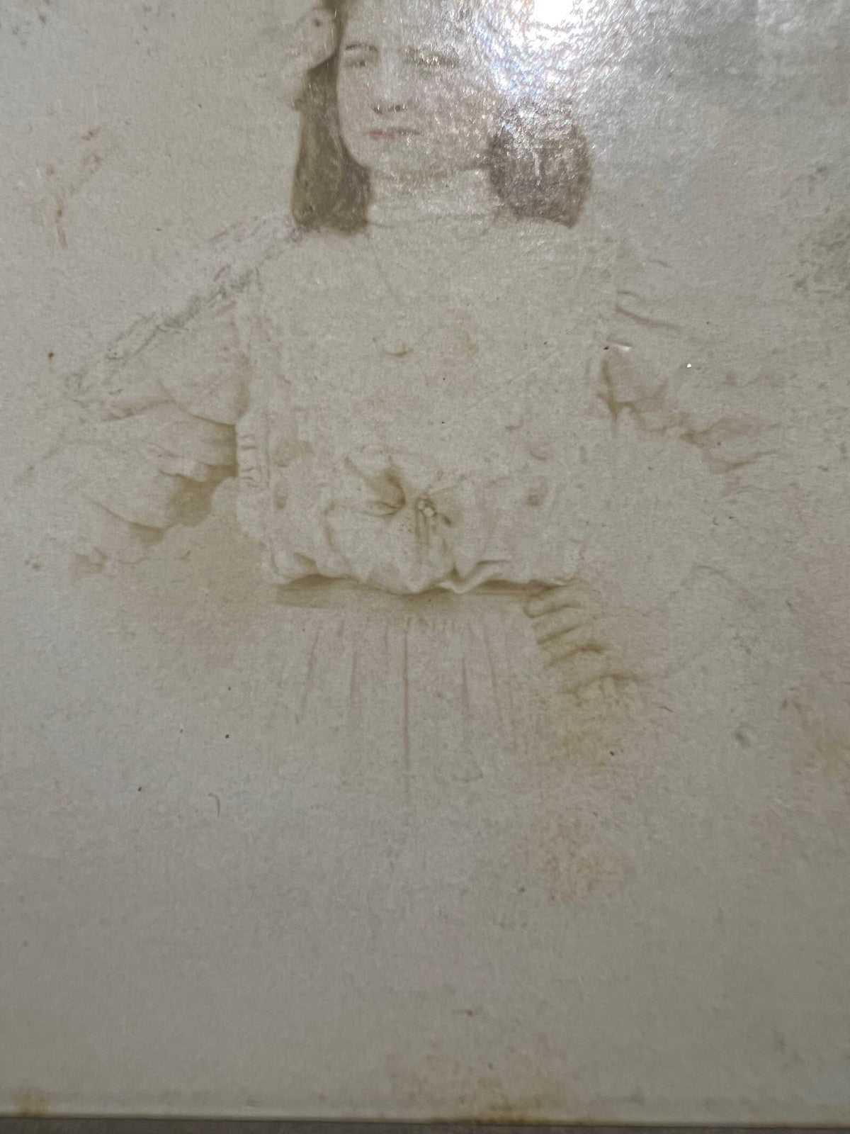 Foto 1909 Memento Mori, giovane ragazza, stampa all'albume ritoccata a colori