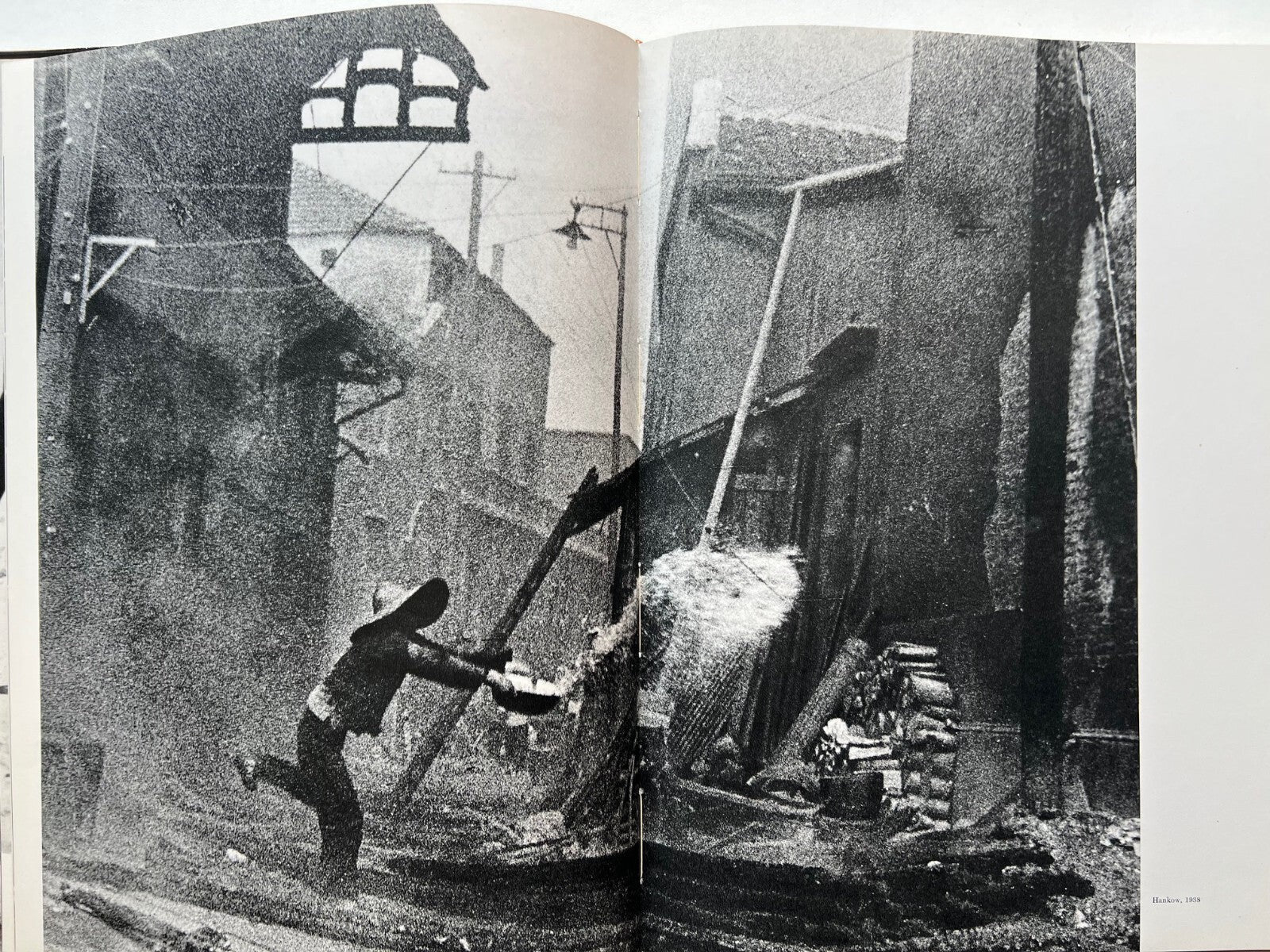WWII IMAGES OF WAR ROBERT CAPA , PAUL HAMLYN LONDON 1964 LIBRO FOTOGRAFICO