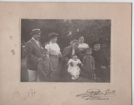 Foto d'epoca 1890 Napoli Felice Genta - Gruppo Familiare con Curato
