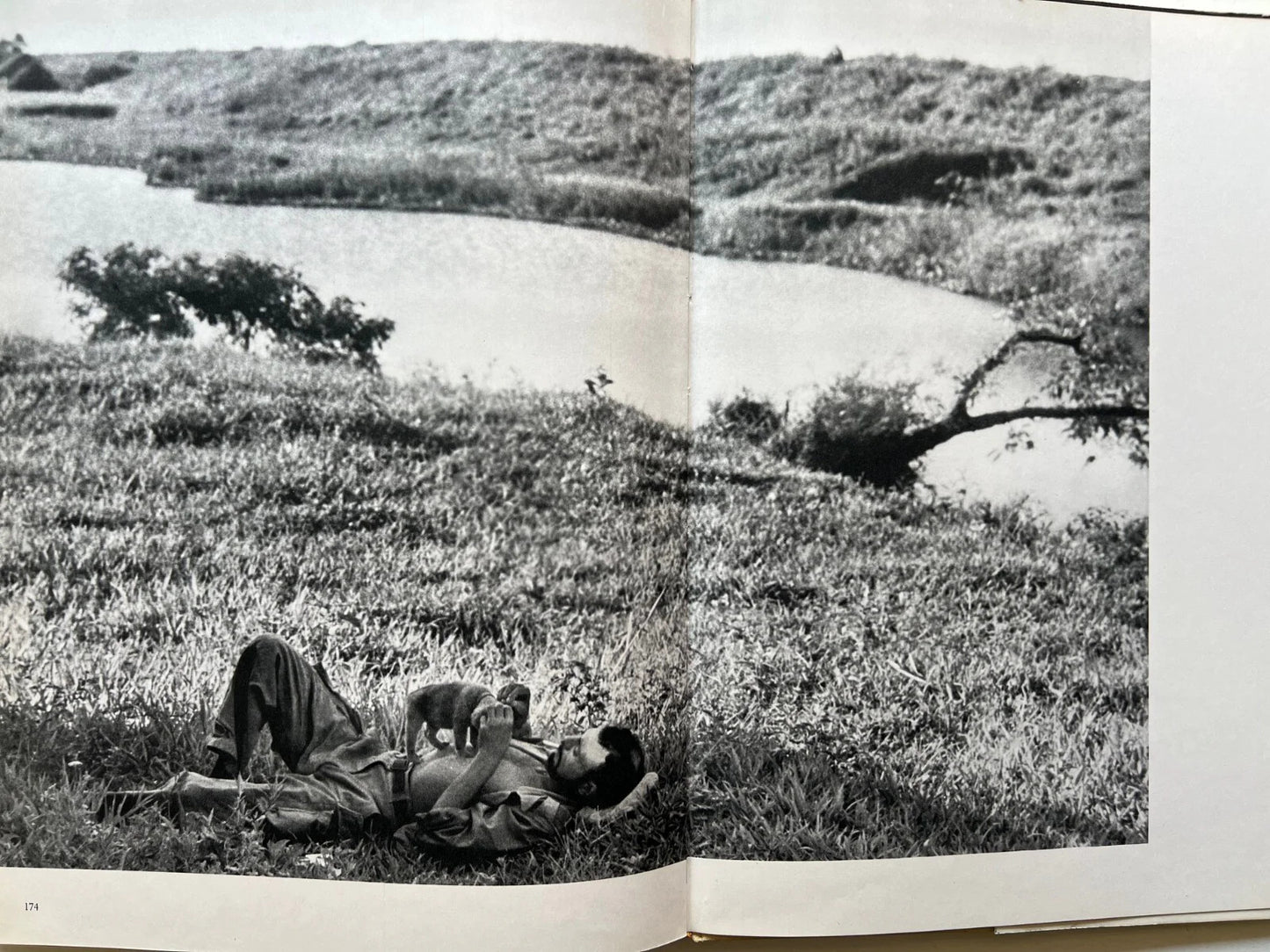 WWII IMAGES OF WAR ROBERT CAPA , PAUL HAMLYN LONDON 1964 LIBRO FOTOGRAFICO
