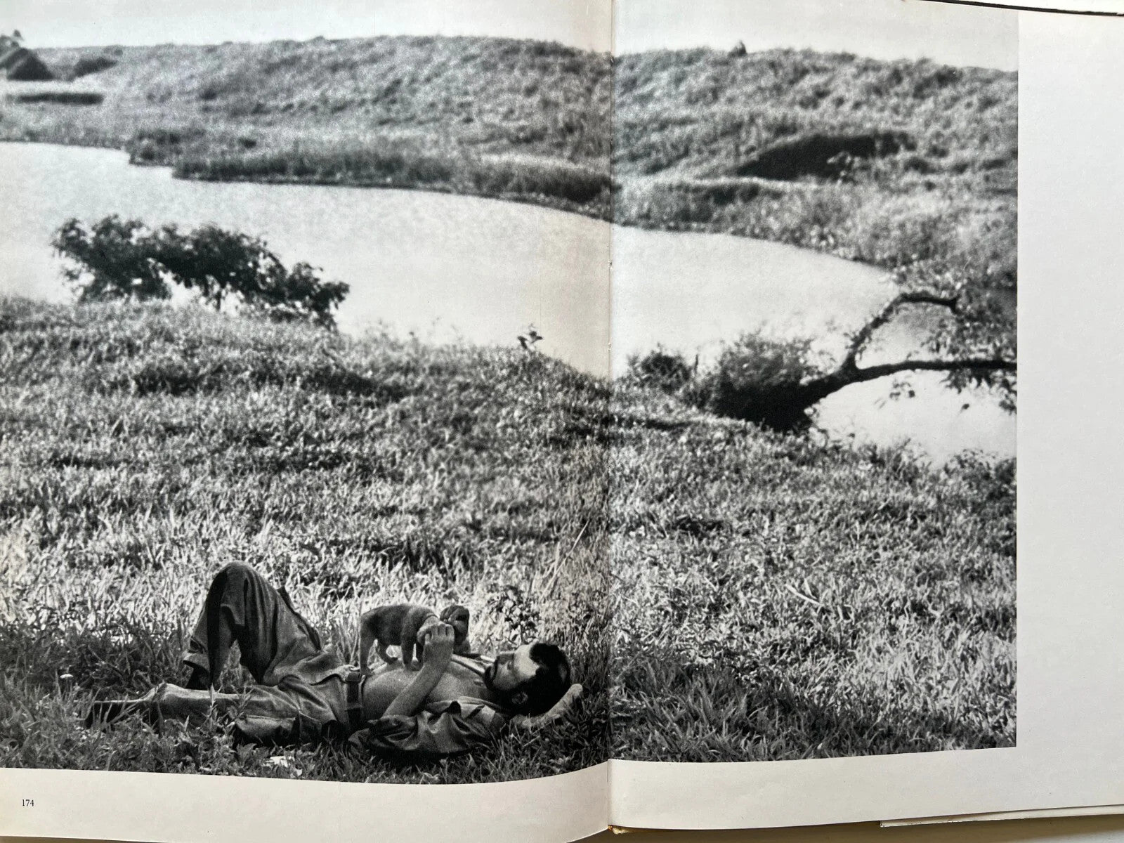 WWII IMAGES OF WAR ROBERT CAPA , PAUL HAMLYN LONDON 1964 LIBRO FOTOGRAFICO