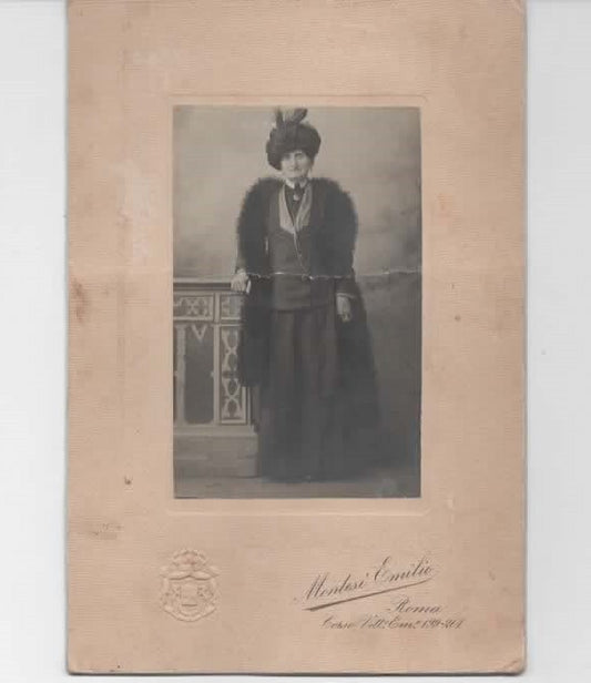 Foto primi '900 Donna elegante con cappello , fotografo Montesi Emilio Roma