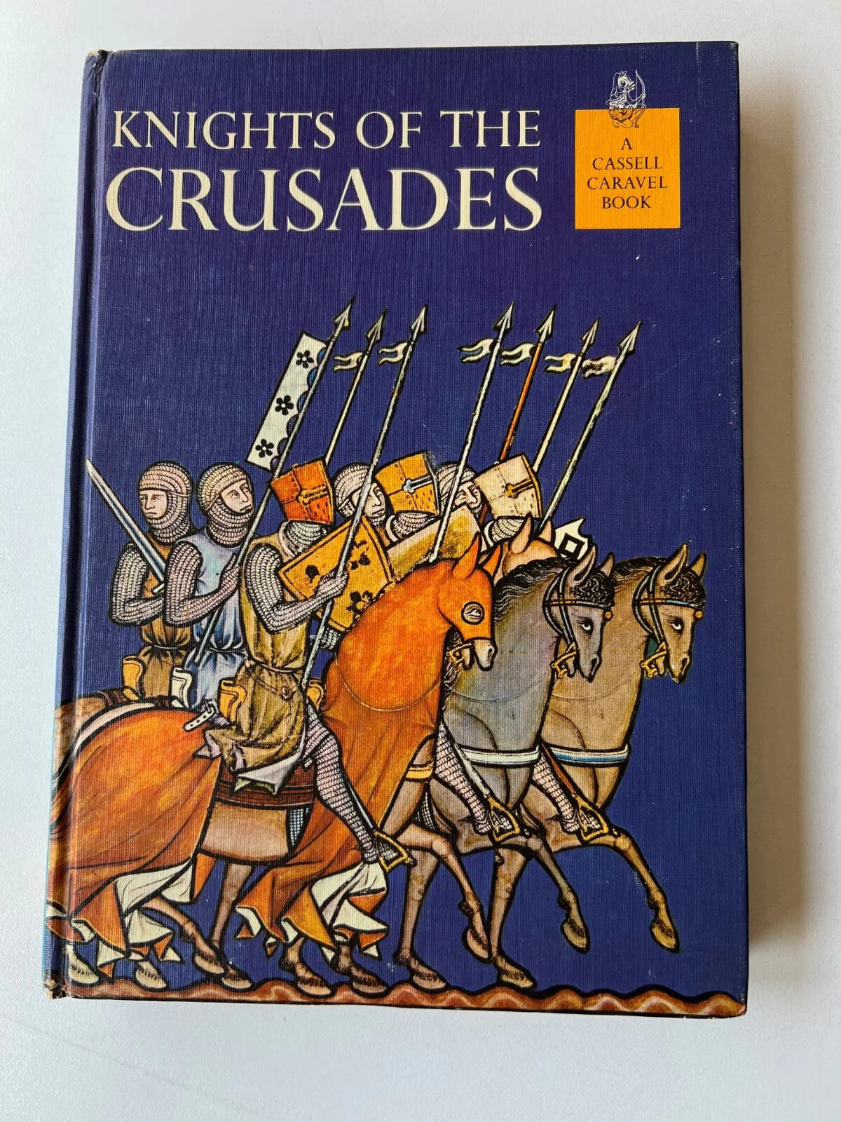 KNIGHTS OF THE CRUSADES CASSELL CARAVEL BOOK 1963 ILLUSTRATO CAVALIERI, CROCIATE