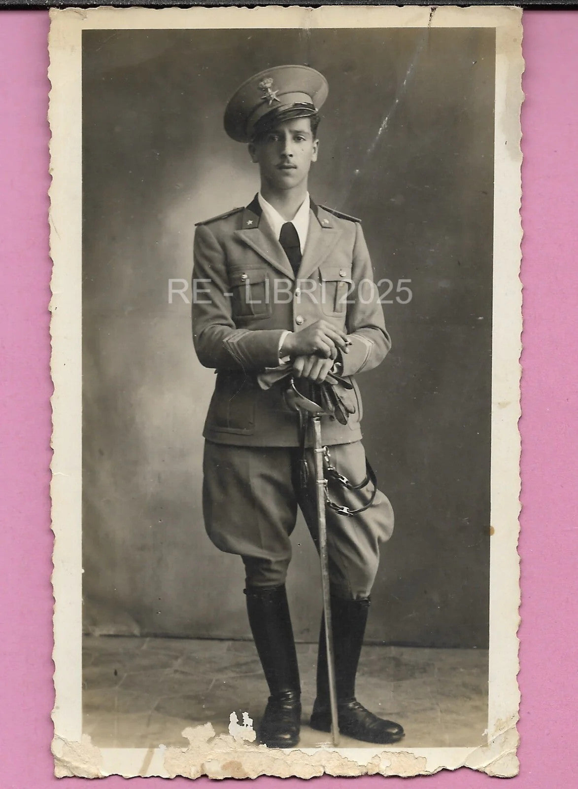 FOTO D'EPOCA WWII SOTTUFFICIALE MEDICO IN UNIFORME SCIABOLA