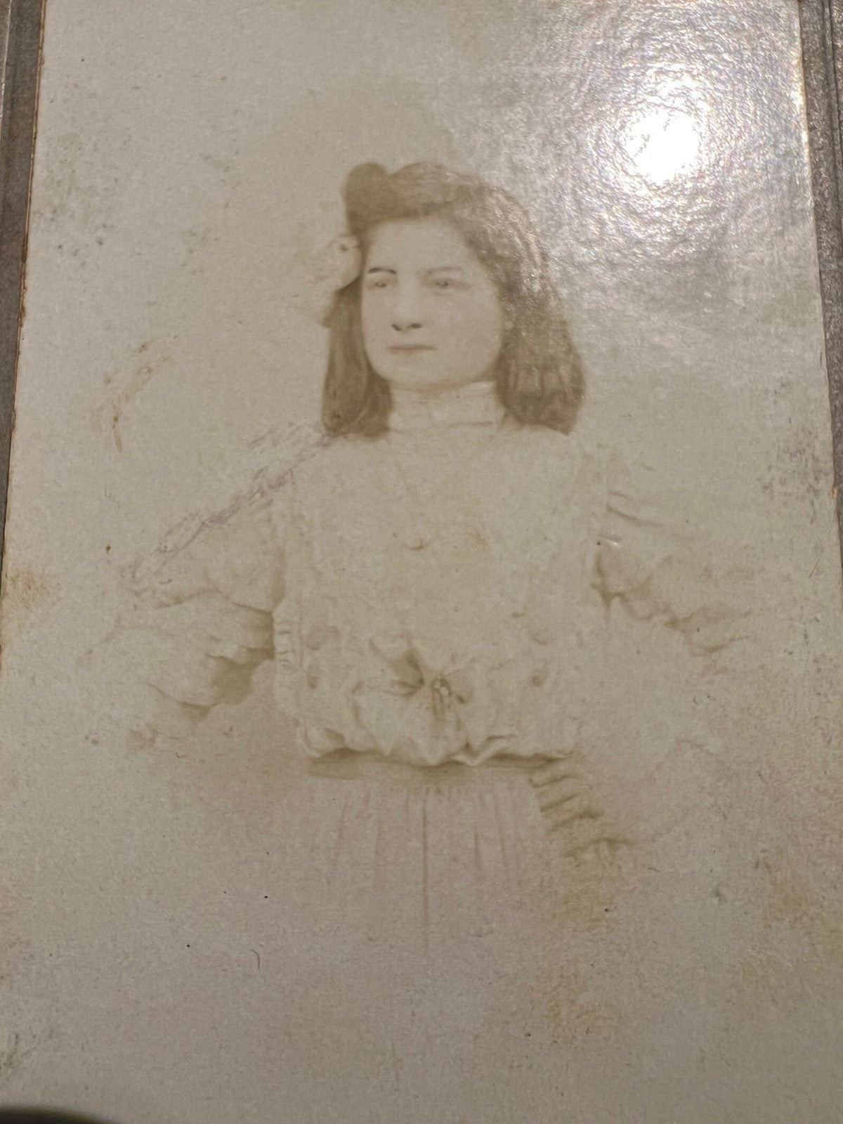Foto 1909 Memento Mori, giovane ragazza, stampa all'albume ritoccata a colori