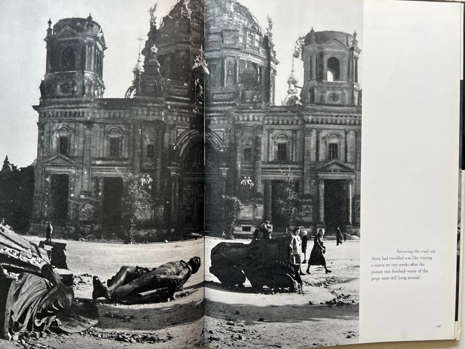 WWII IMAGES OF WAR ROBERT CAPA , PAUL HAMLYN LONDON 1964 LIBRO FOTOGRAFICO