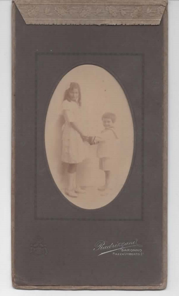 Saronno Foto primi '900 Bambini fotografo Radrizzani cornice in cartoncino
