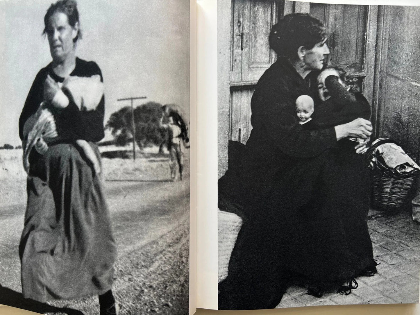 WWII IMAGES OF WAR ROBERT CAPA , PAUL HAMLYN LONDON 1964 LIBRO FOTOGRAFICO