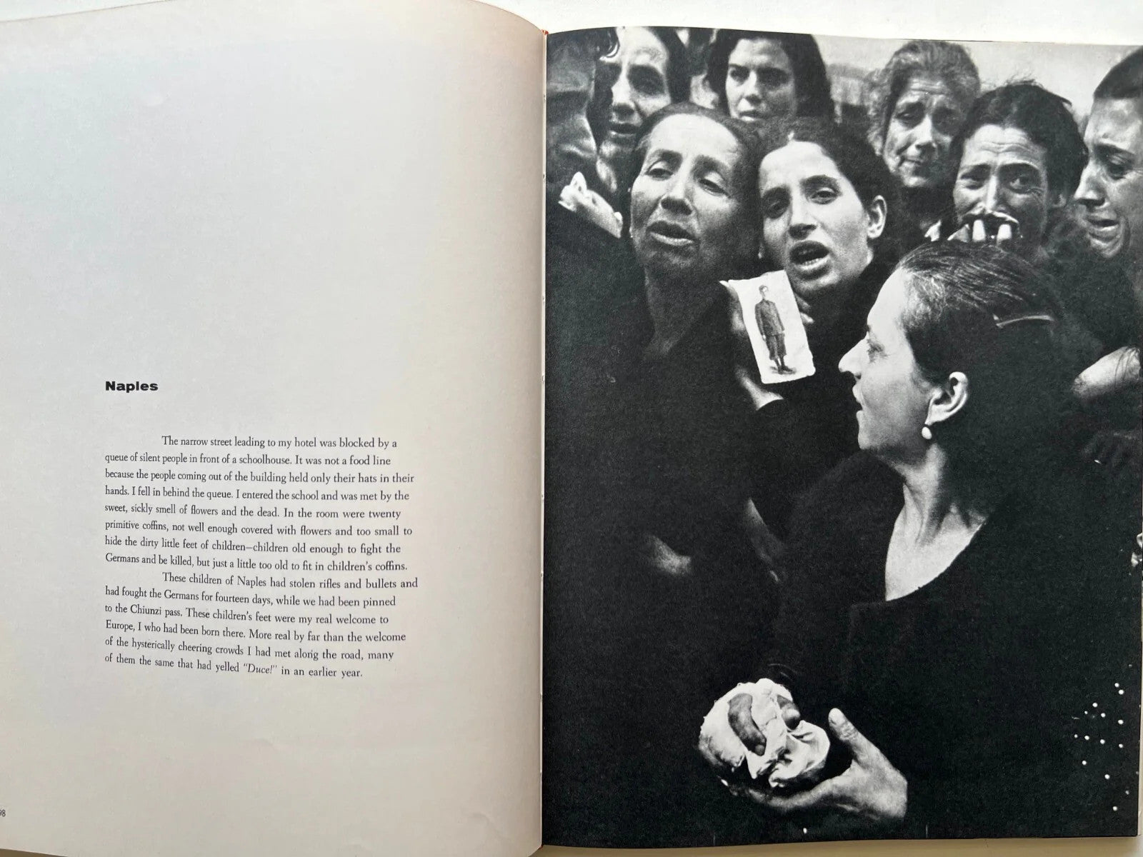 WWII IMAGES OF WAR ROBERT CAPA , PAUL HAMLYN LONDON 1964 LIBRO FOTOGRAFICO