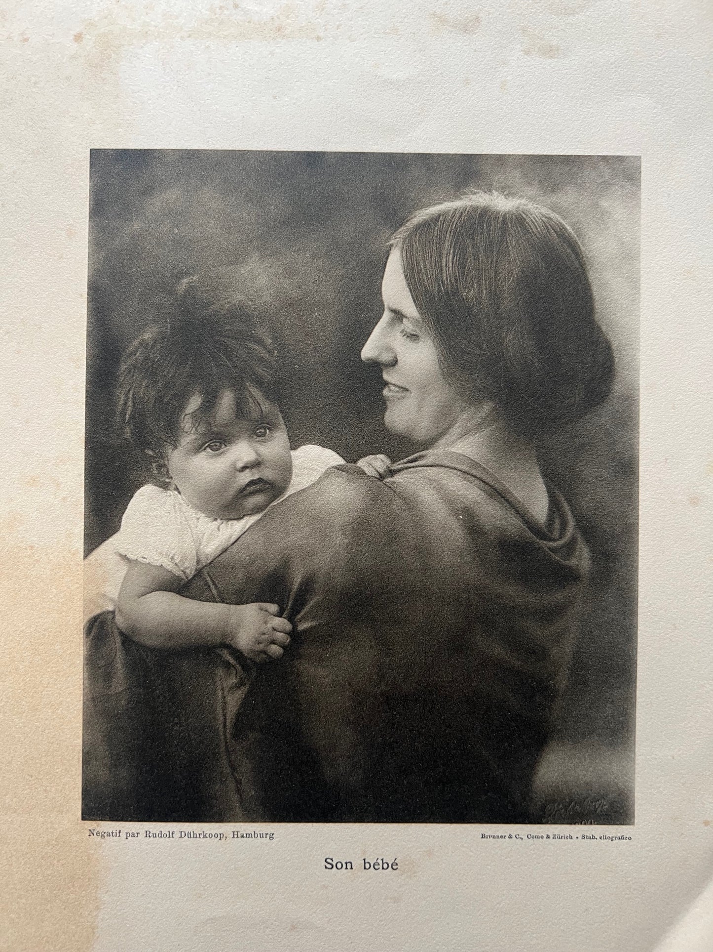 RUDOLF DÜHRKOOP – Son bébé (Il suo bambino) – Pregiata Stampa Eliografica d'Arte Brunner & C., Primi '900