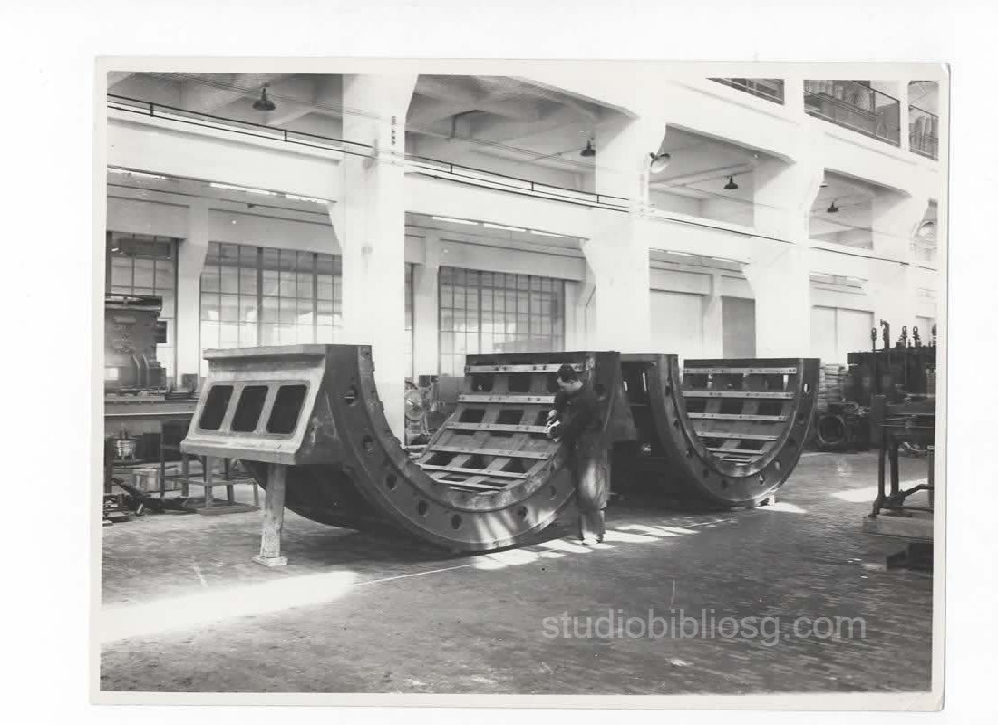 Fotografia industriale originale – officine OCREN Napoli – lavorazione componenti elettromeccanici – anni ’50