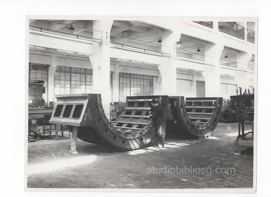 Fotografia industriale originale – officine OCREN Napoli – lavorazione componenti elettromeccanici – anni ’50
