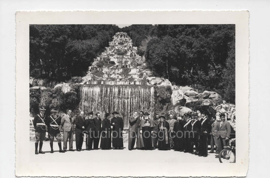 CASERTA 1953 - Cardinale TISSERANT alla CASCATA della REGGIA - Foto Originale Grande Formato